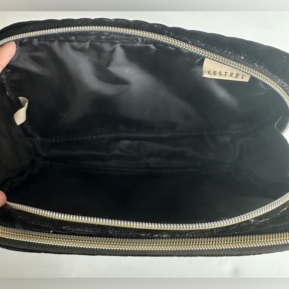 👜 Kestral Black Velvet Makeup Bag with Gold Zipper ✨ - Picture 7 of 11
